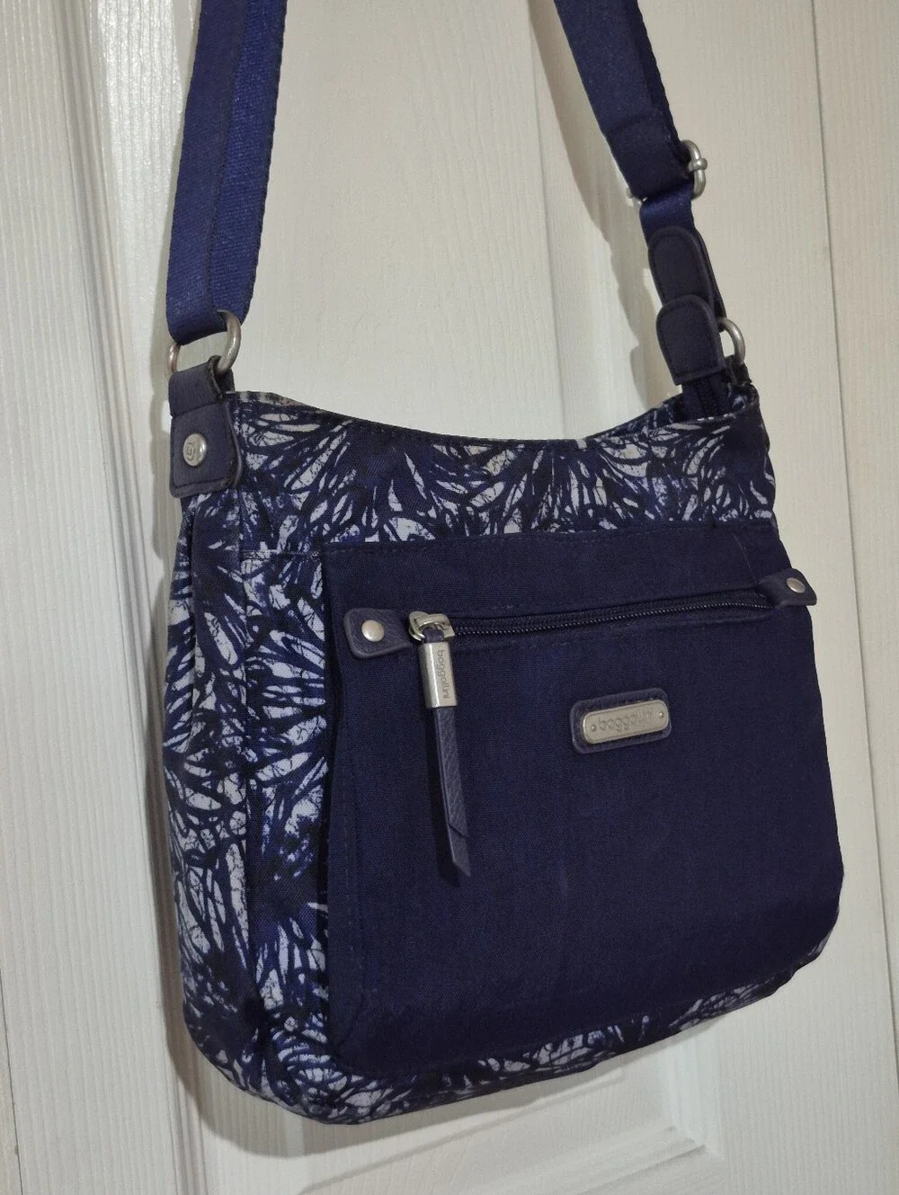 Baggalini Day trip Hobo Crossbody Bag In Navy Blue Floral